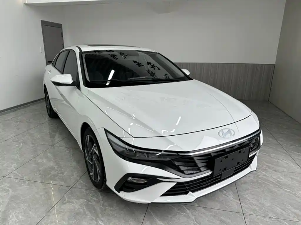 Hyundai Elantra — фото 3