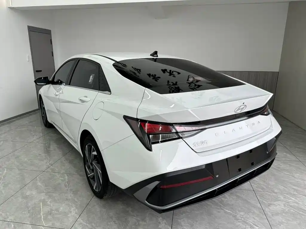 Hyundai Elantra — фото 4