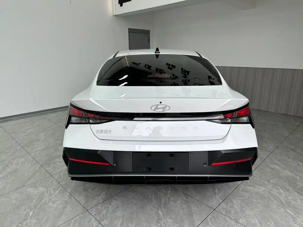 Hyundai Elantra — фото 5