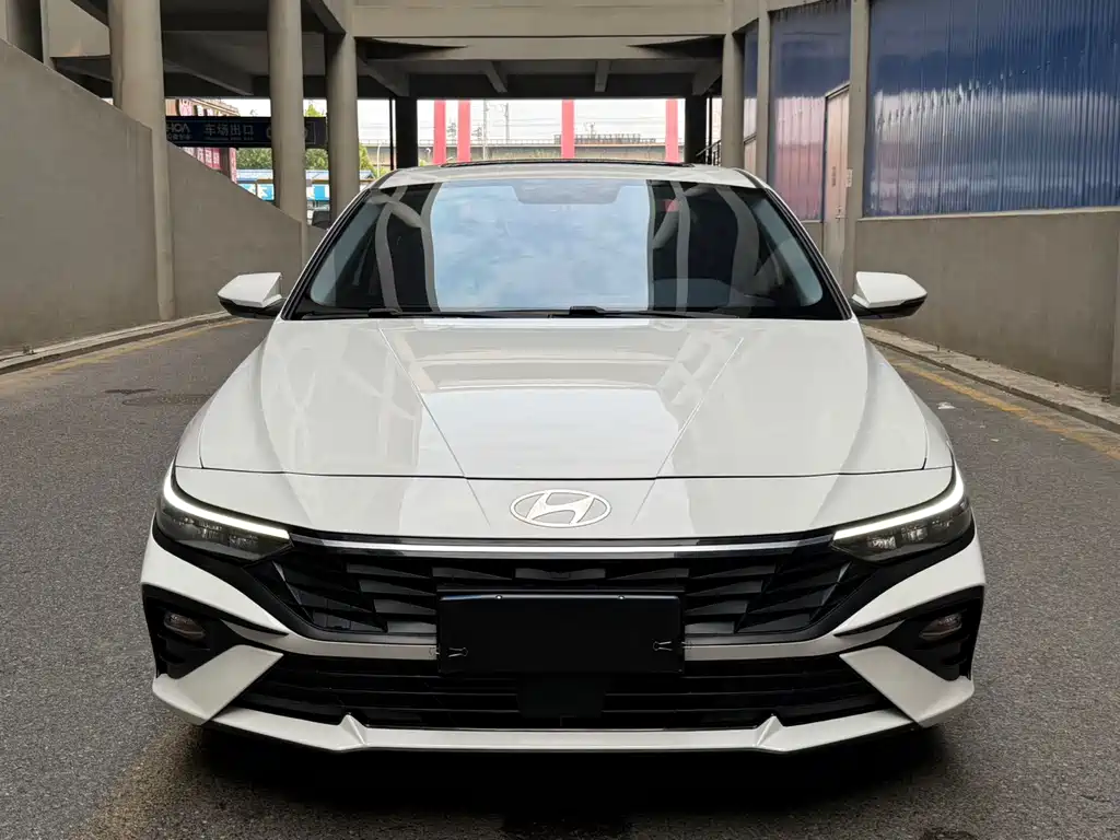 Hyundai Elantra — фото 2