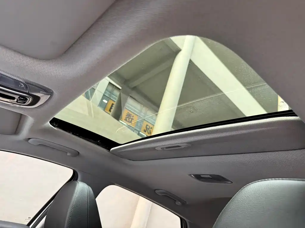 Hyundai Elantra — фото 19