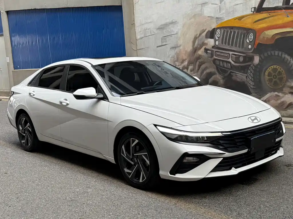 Hyundai Elantra — фото 3