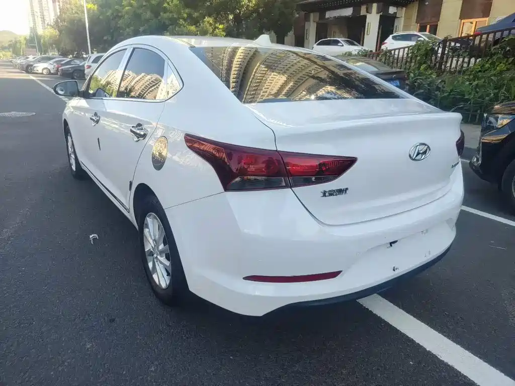 Hyundai Verna — фото 4