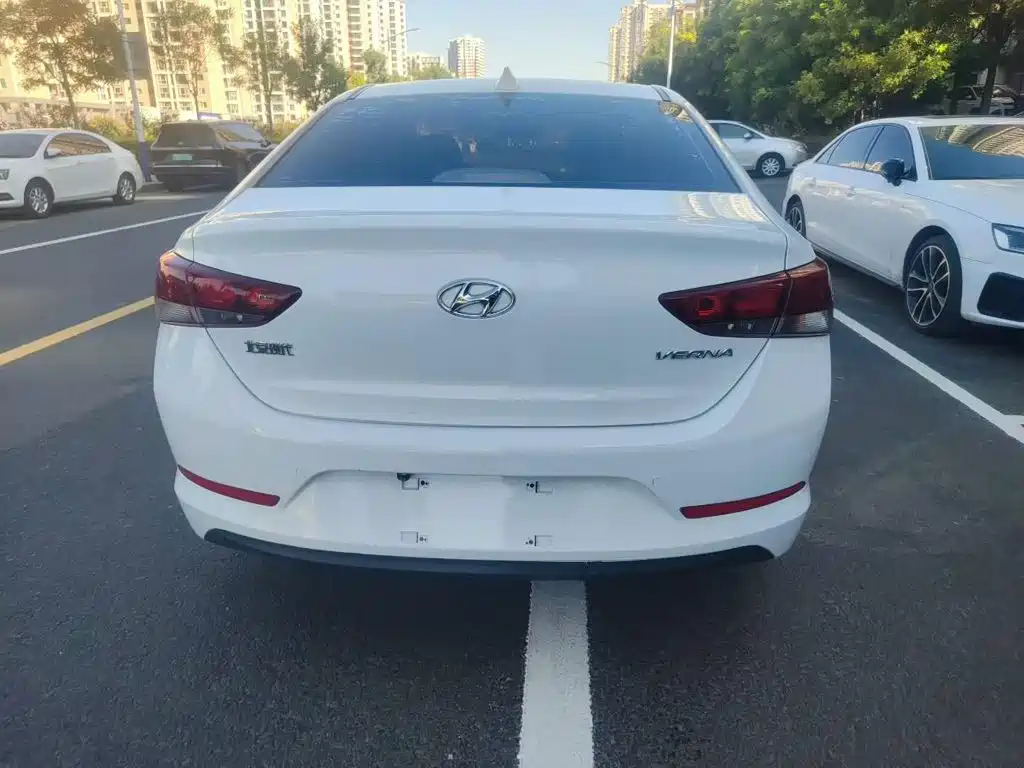 Hyundai Verna — фото 6