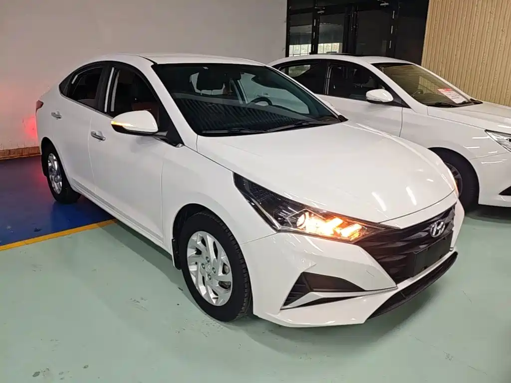 Hyundai Verna — фото 4
