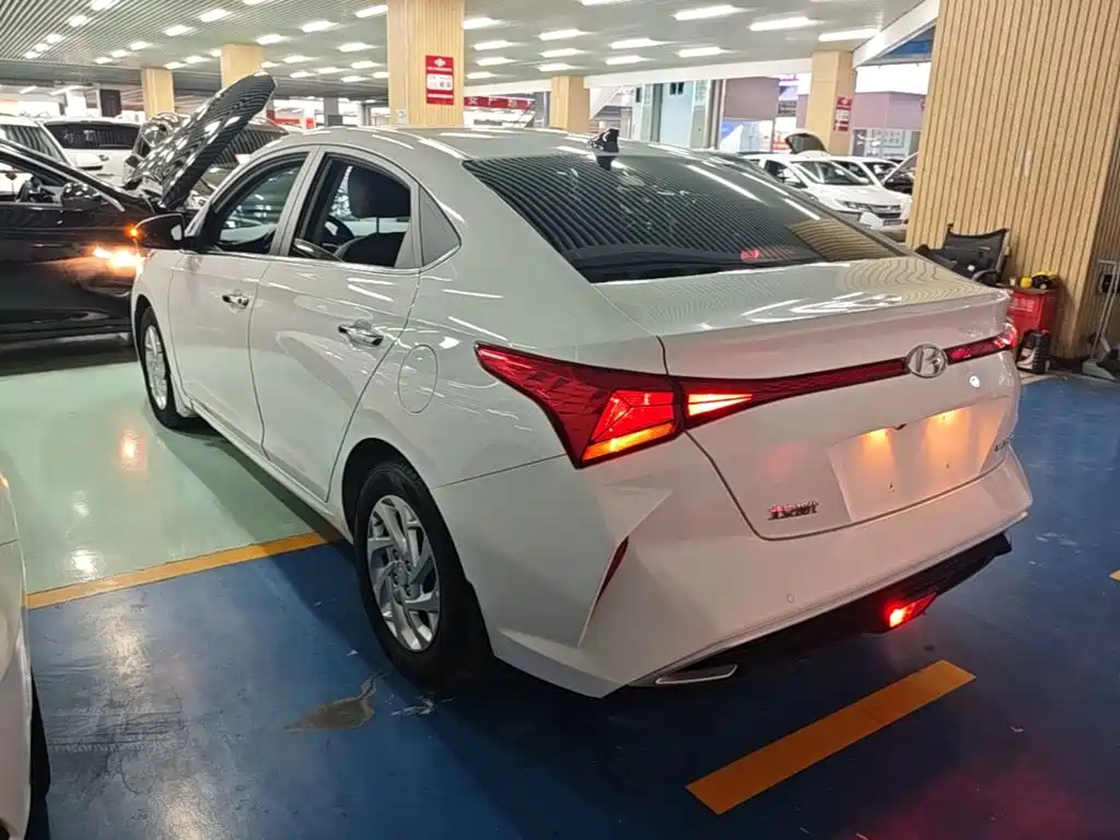 Hyundai Verna — фото 5