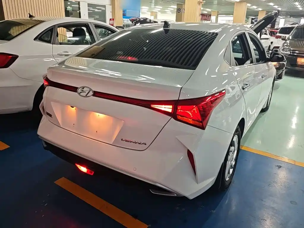 Hyundai Verna — фото 7