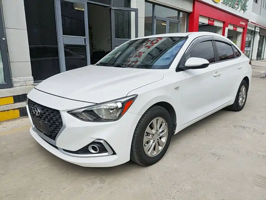 Hyundai Elantra — фото 2
