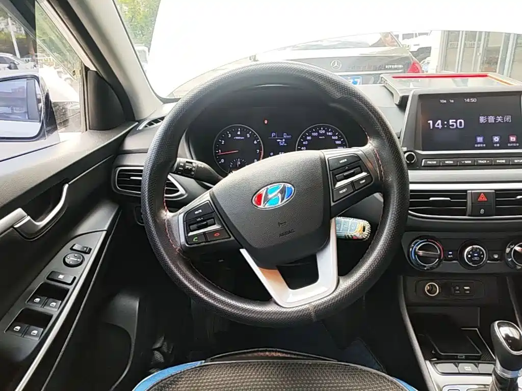 Hyundai Elantra — фото 11