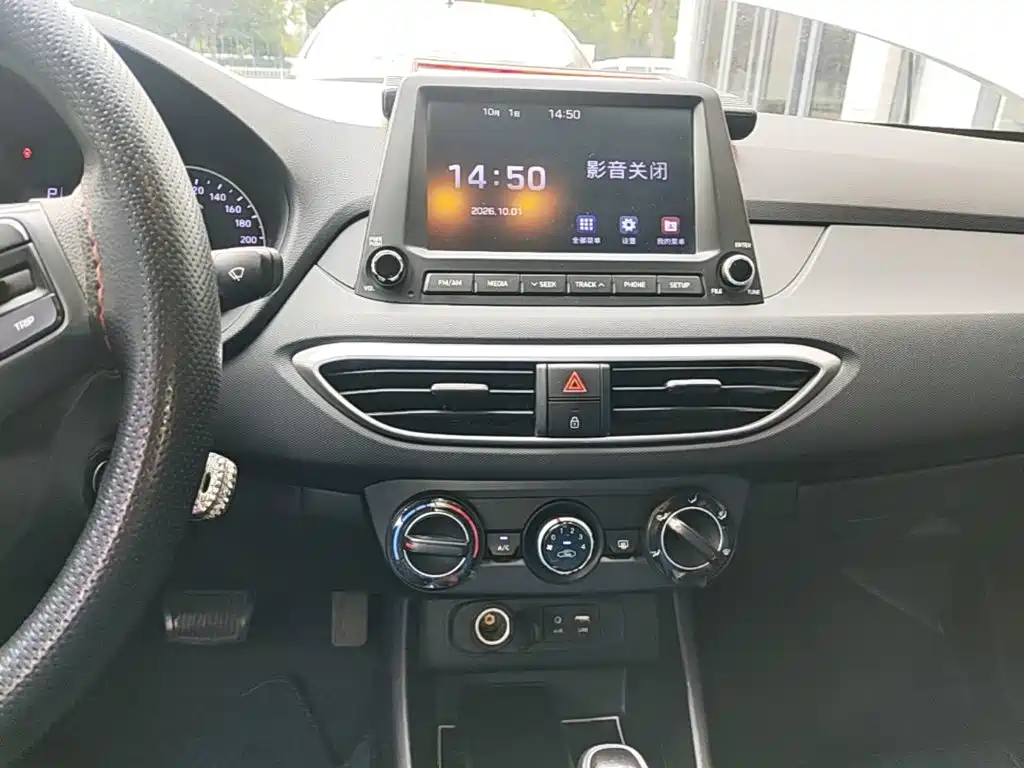 Hyundai Elantra — фото 13
