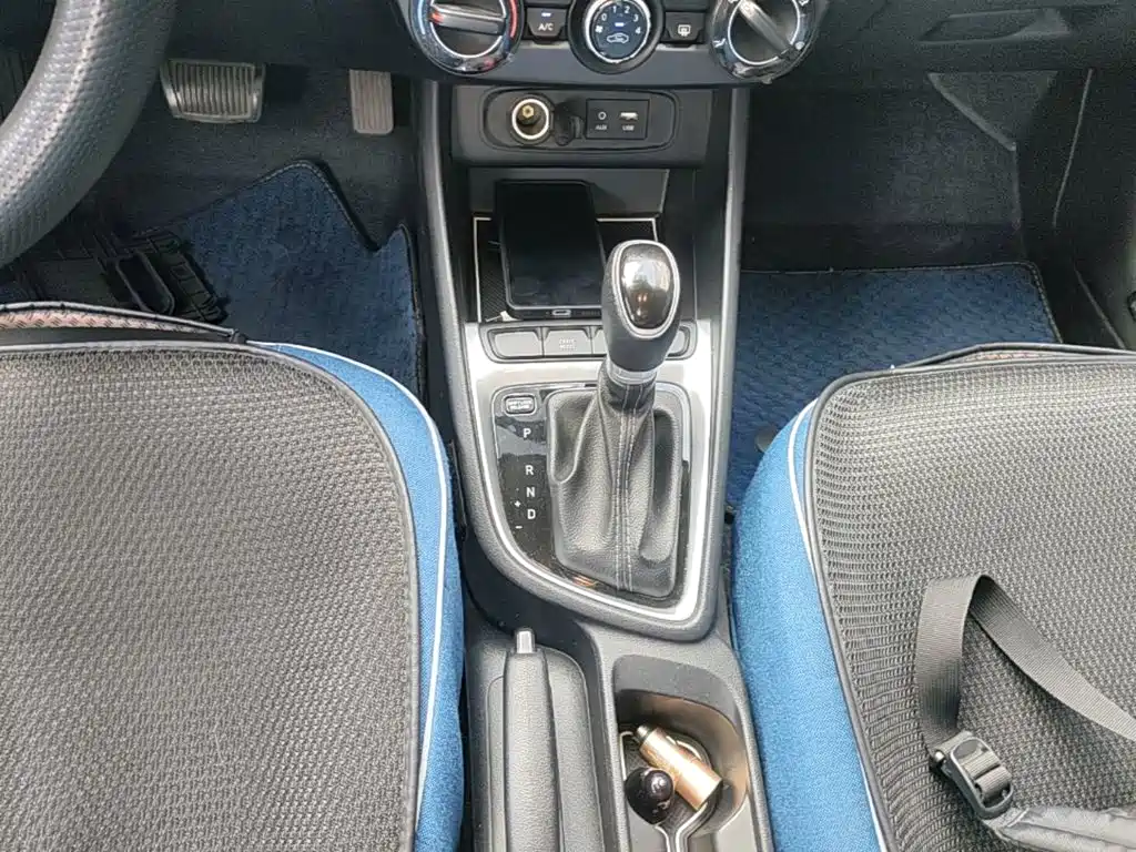 Hyundai Elantra — фото 14