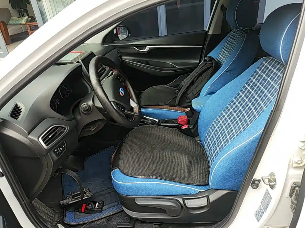 Hyundai Elantra — фото 15