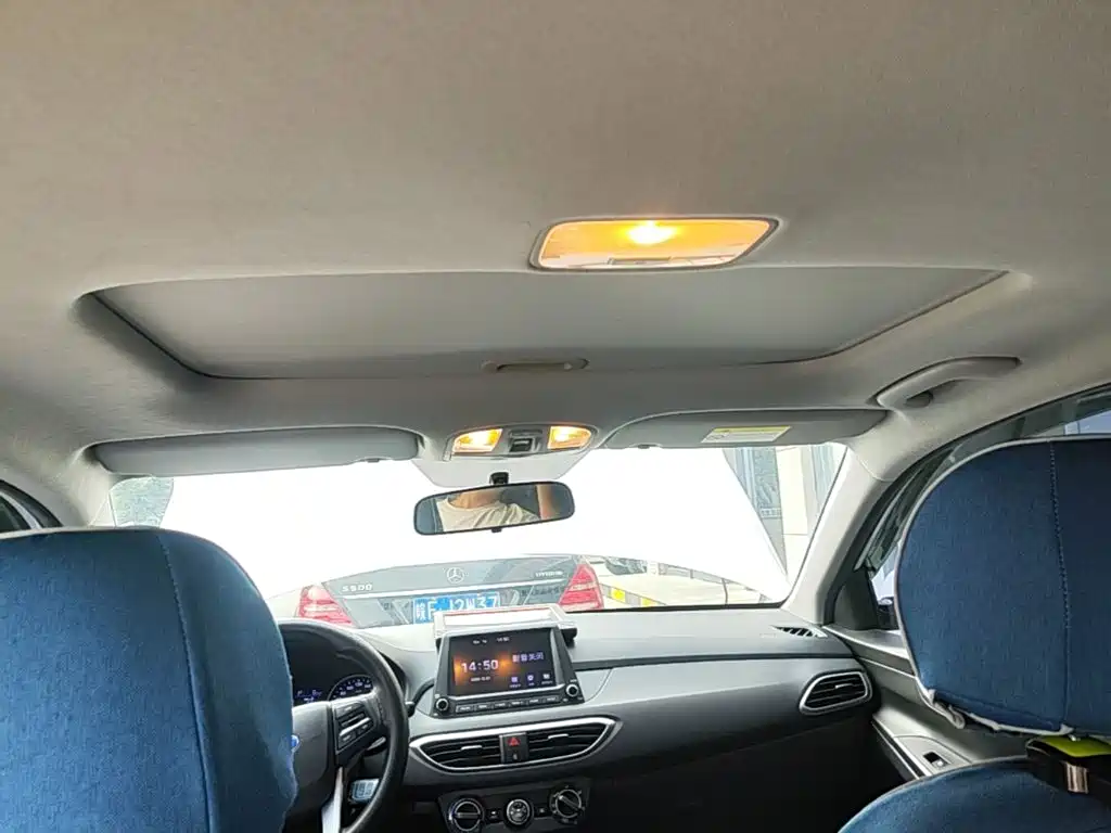 Hyundai Elantra — фото 18