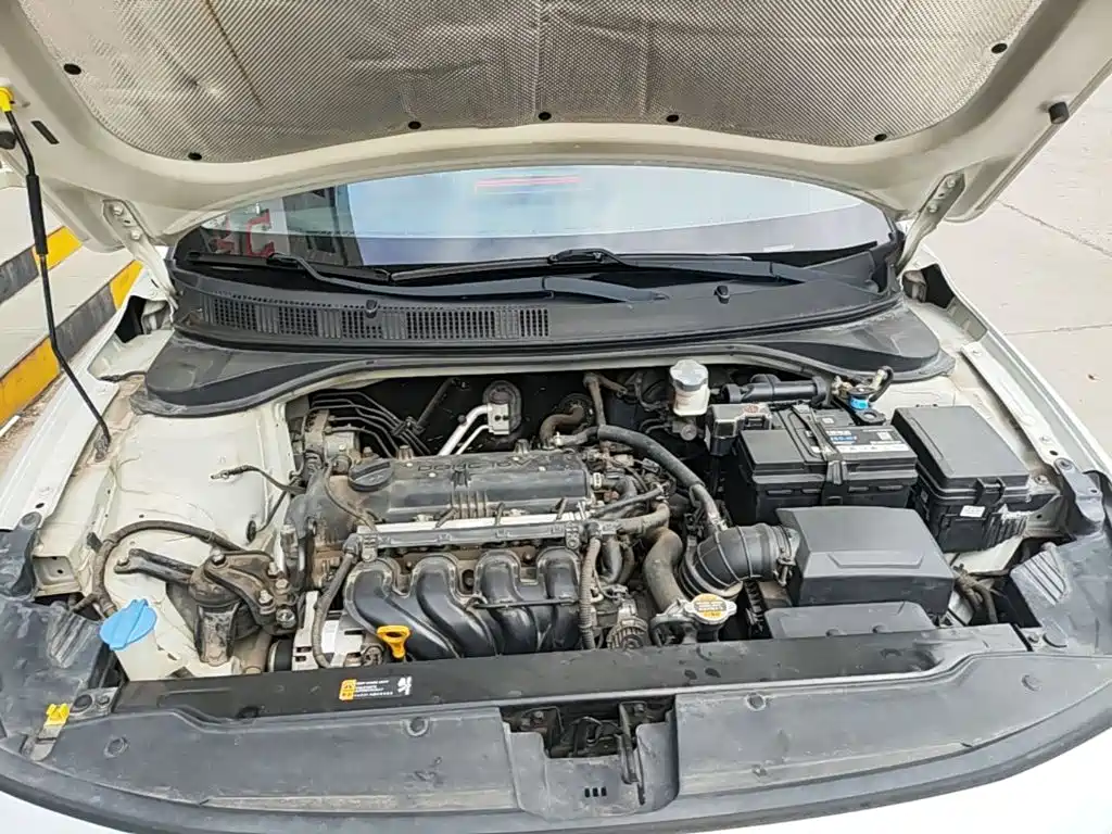 Hyundai Elantra — фото 20