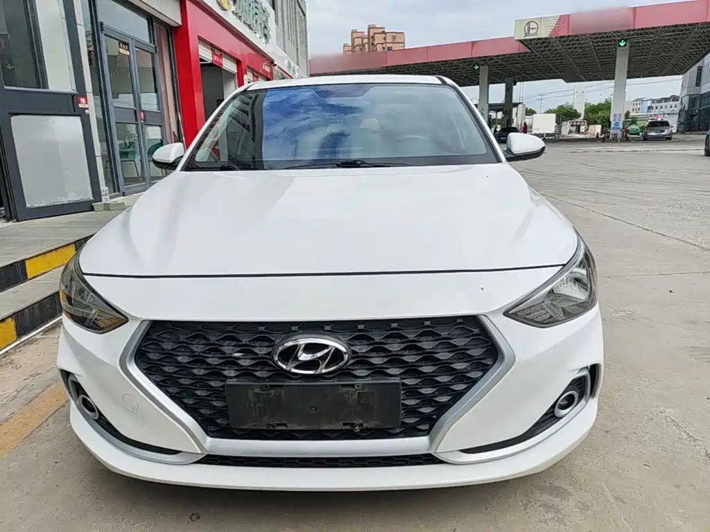 Hyundai Elantra — фото 3