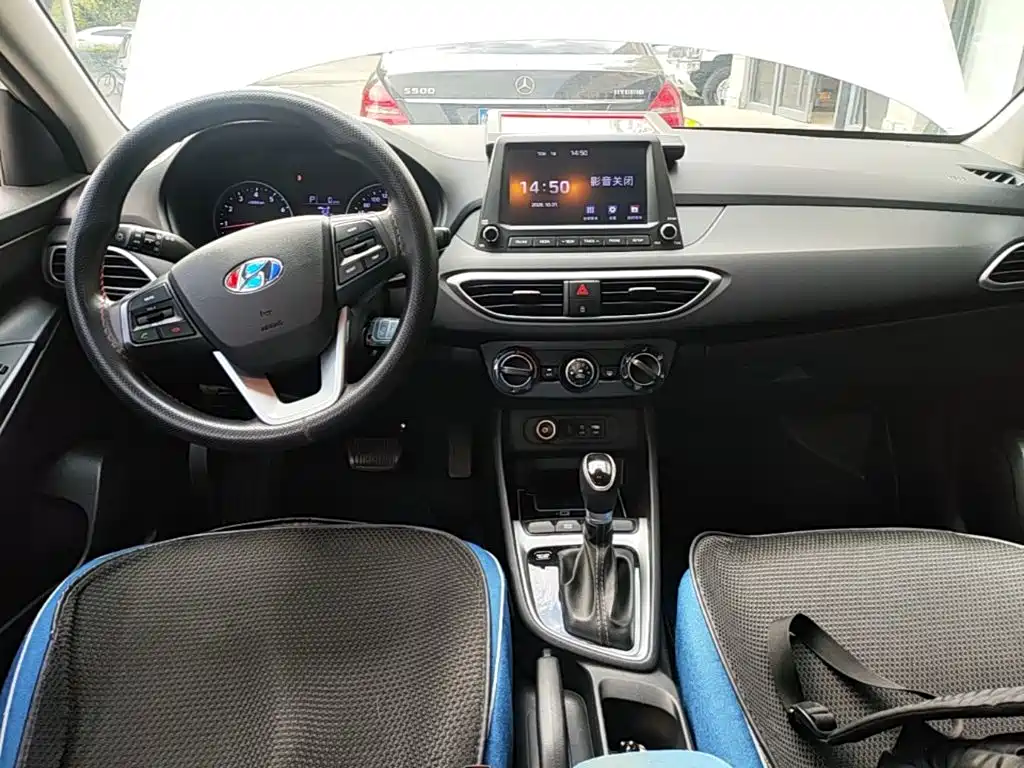 Hyundai Elantra — фото 10