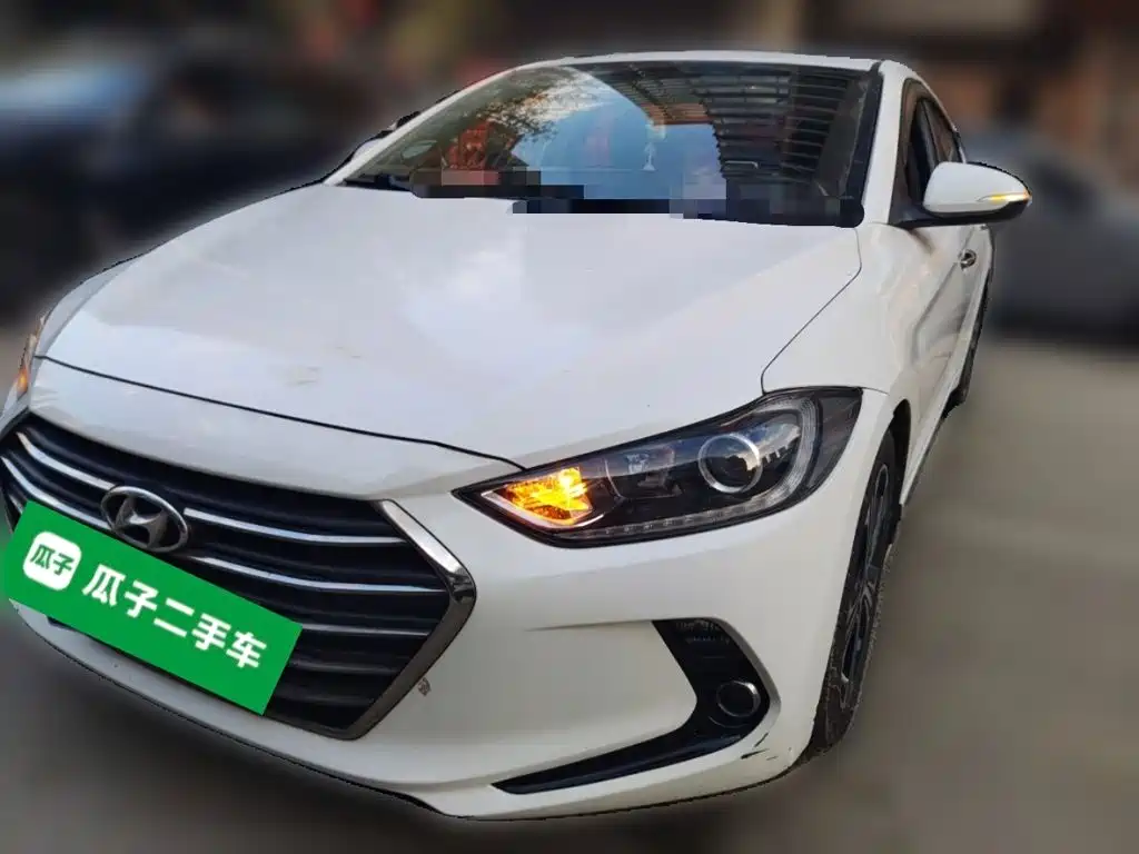 Hyundai Elantra — фото 2
