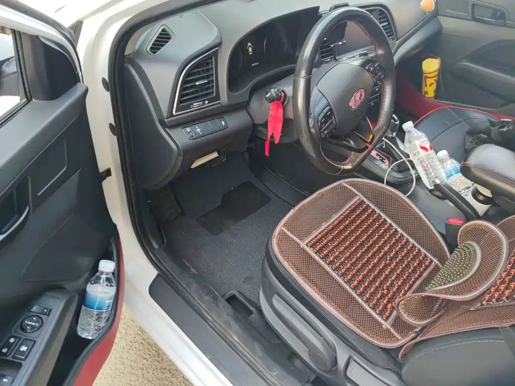 Hyundai Elantra — фото 14
