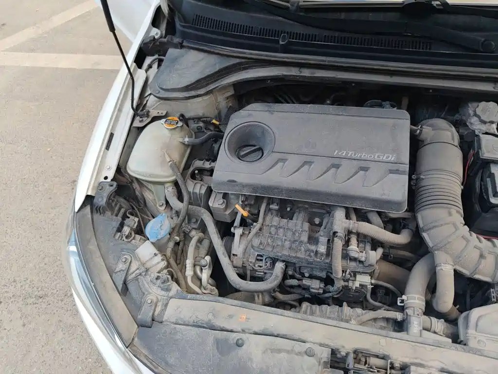 Hyundai Elantra — фото 19