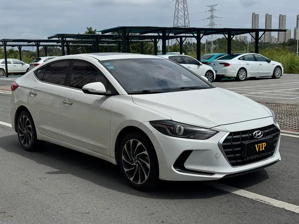 Hyundai Elantra — фото 3
