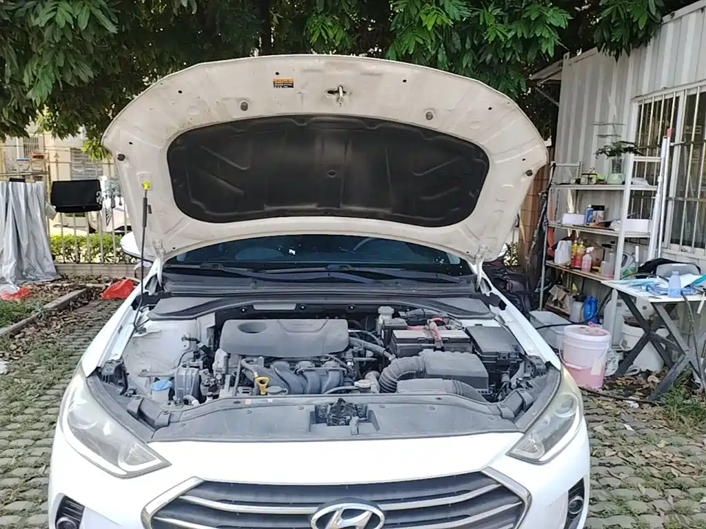 Hyundai Elantra — фото 20