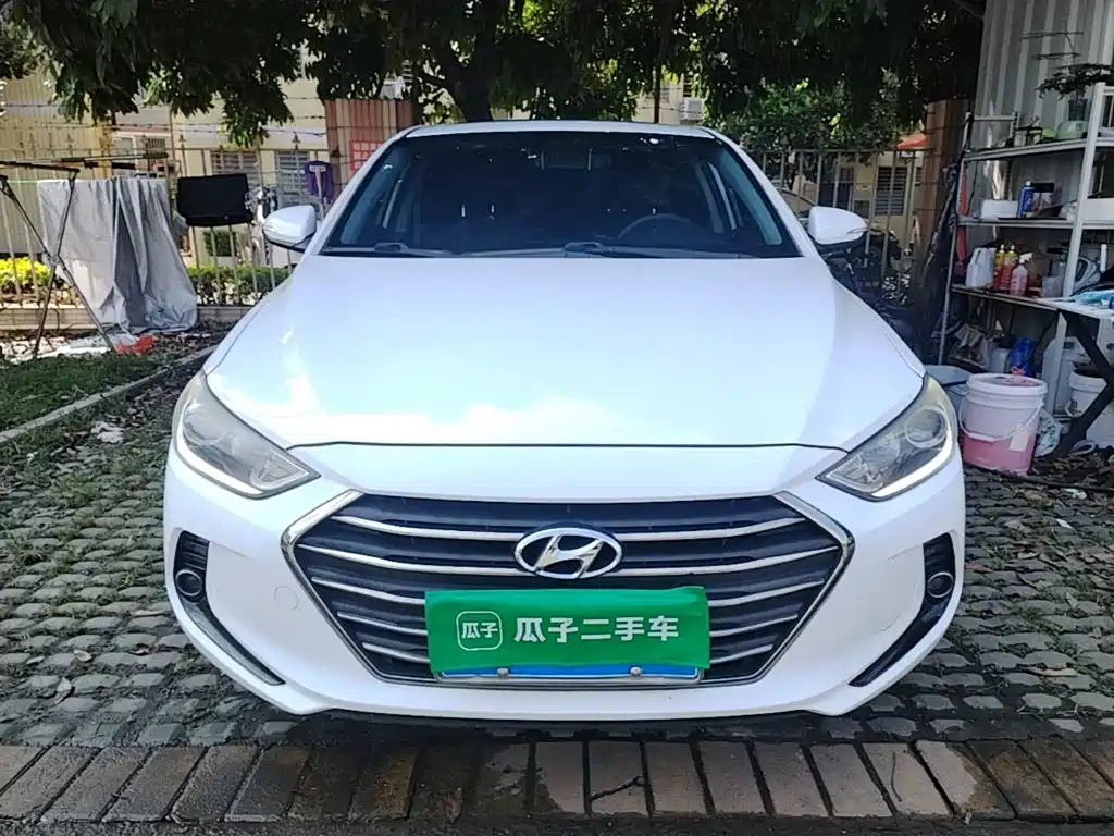 Hyundai Elantra — фото 3