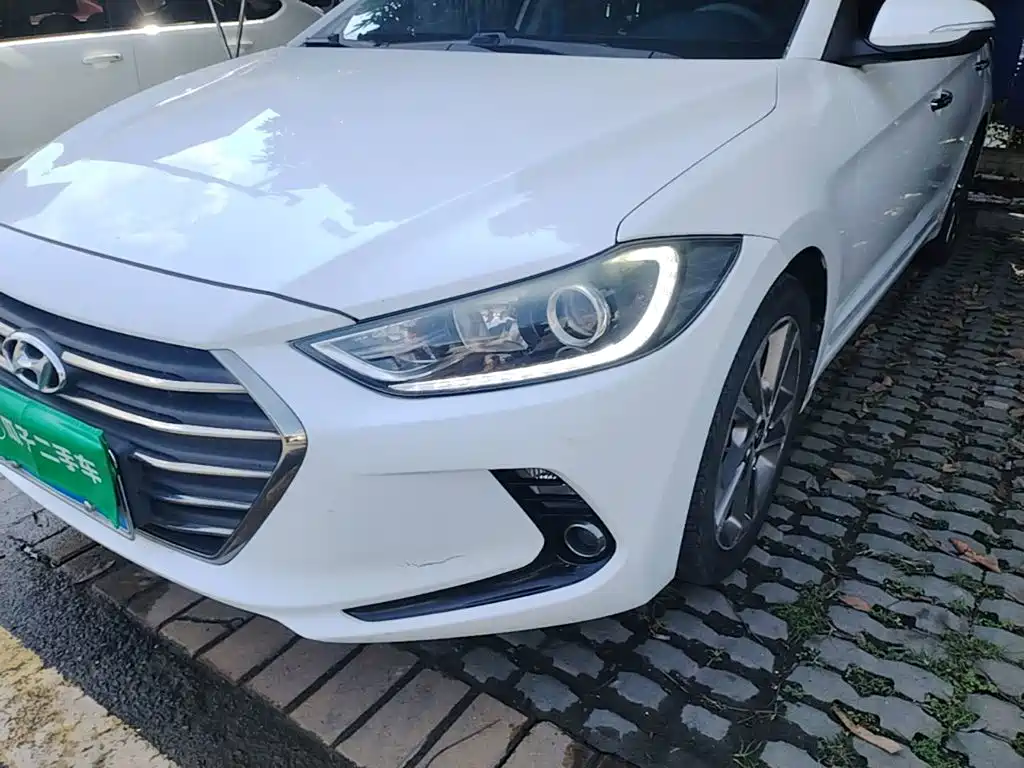 Hyundai Elantra — фото 24