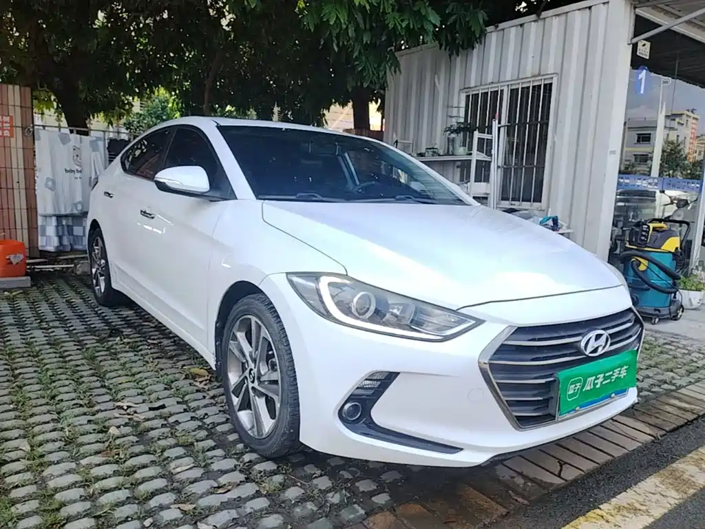Hyundai Elantra — фото 4