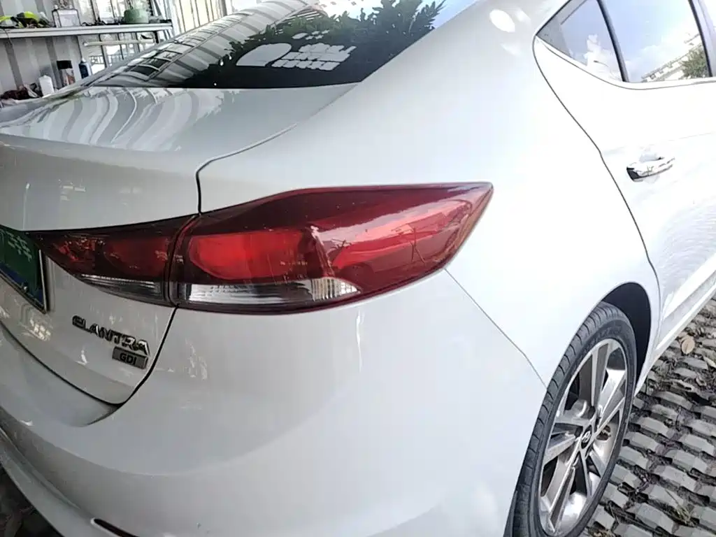 Hyundai Elantra — фото 8