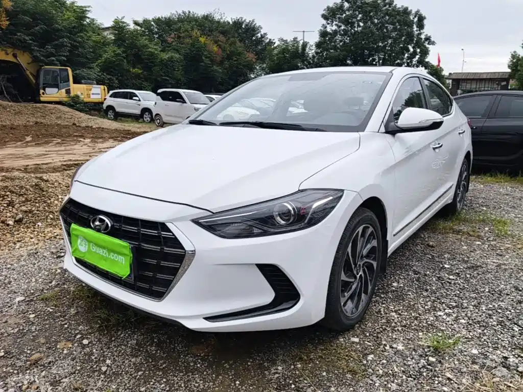 Hyundai Elantra — фото 2
