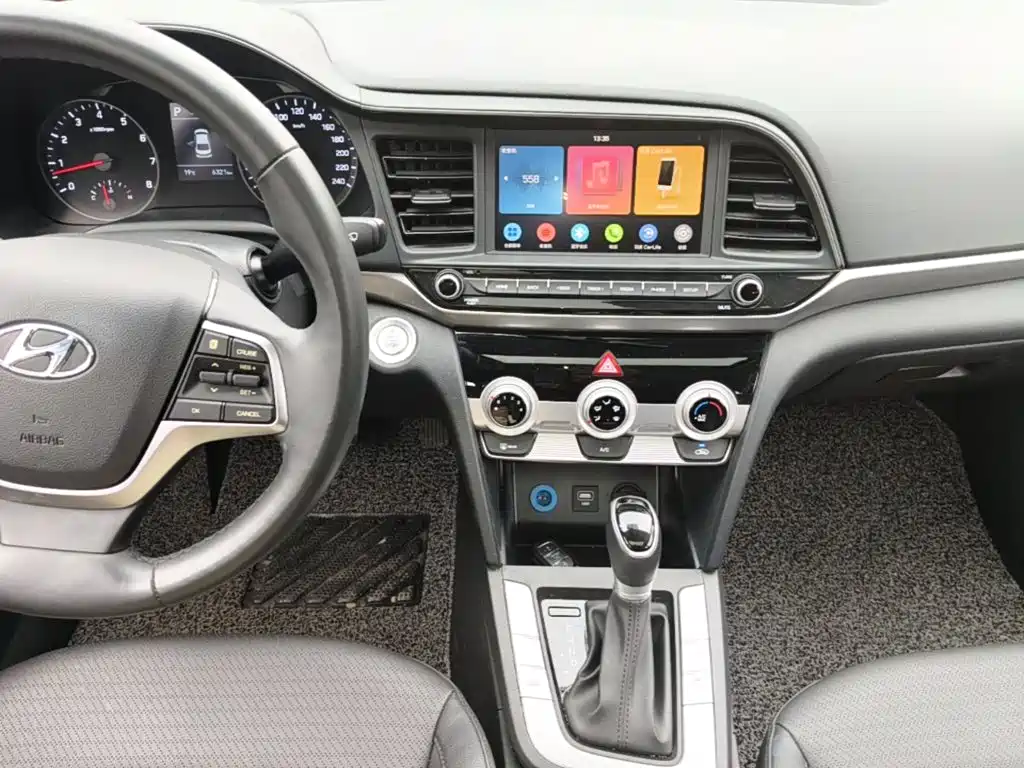 Hyundai Elantra — фото 13