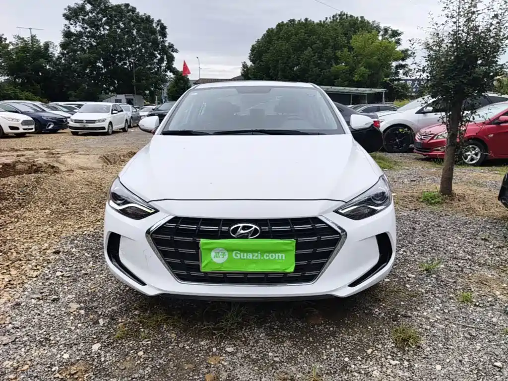 Hyundai Elantra — фото 3
