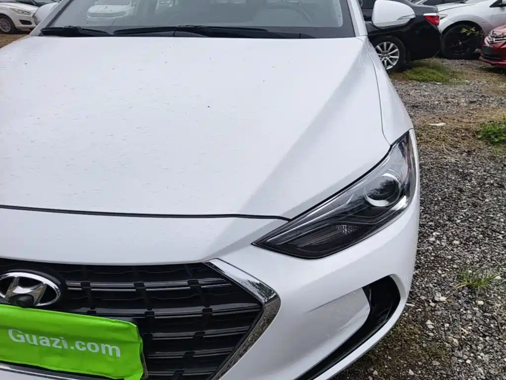 Hyundai Elantra — фото 24