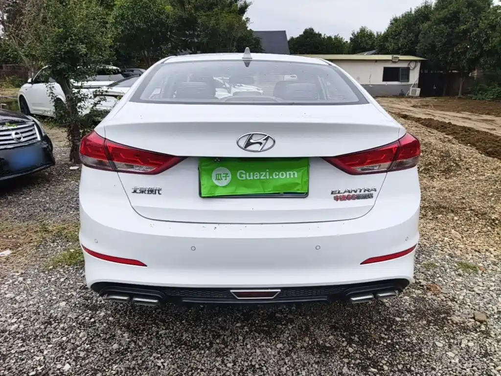 Hyundai Elantra — фото 6