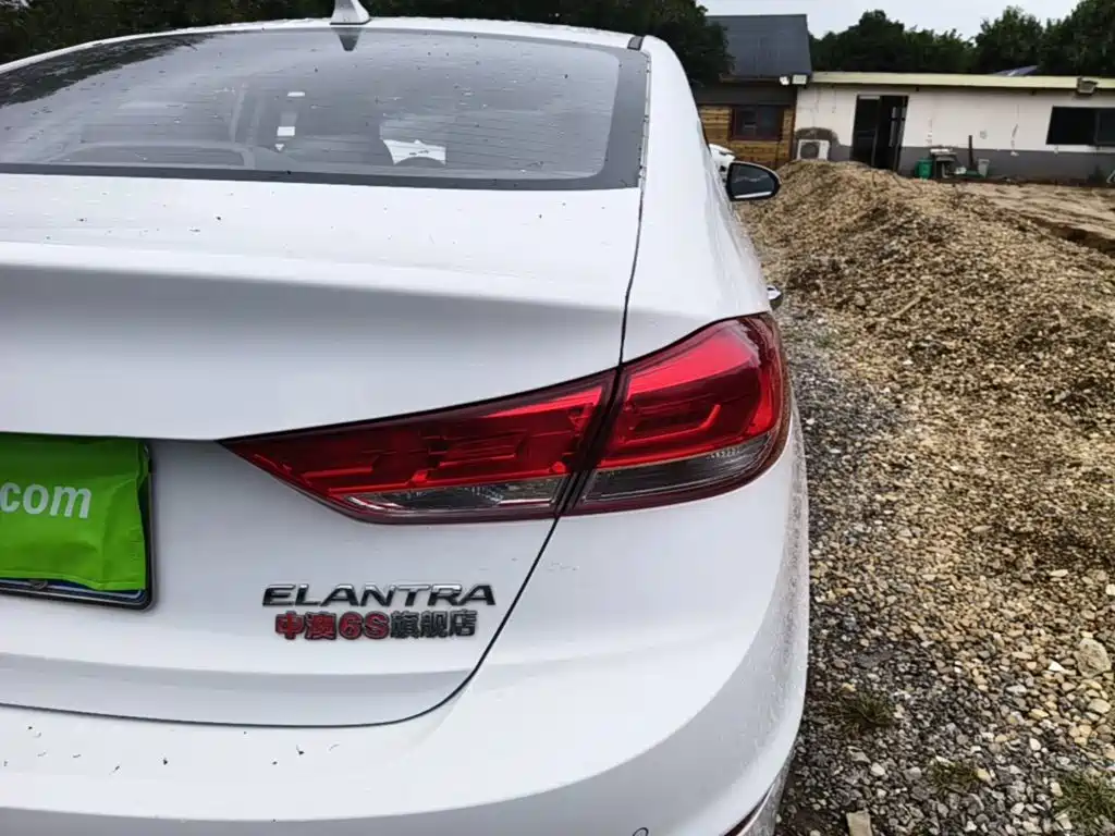 Hyundai Elantra — фото 8