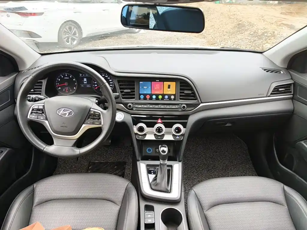 Hyundai Elantra — фото 10