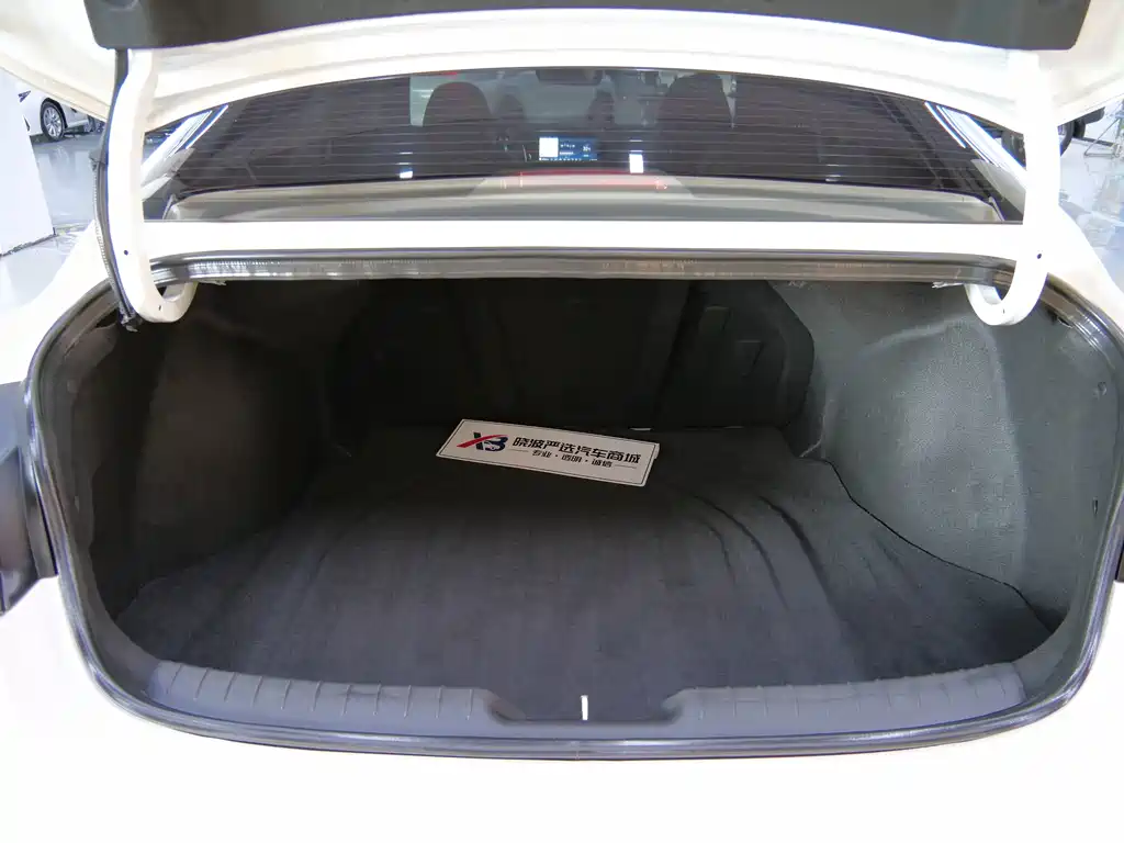 Hyundai Elantra — фото 17