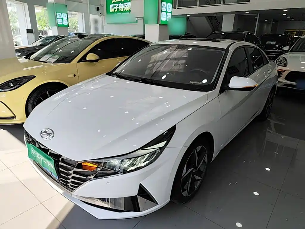 Hyundai Elantra — фото 2