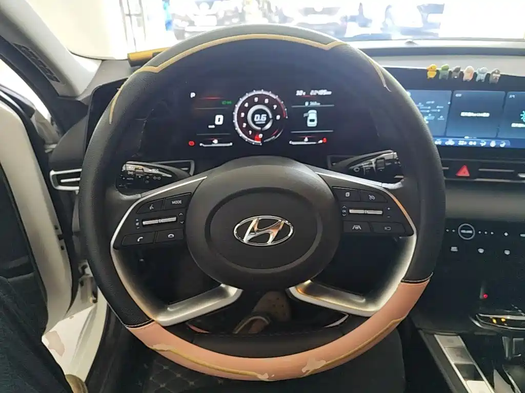 Hyundai Elantra — фото 11