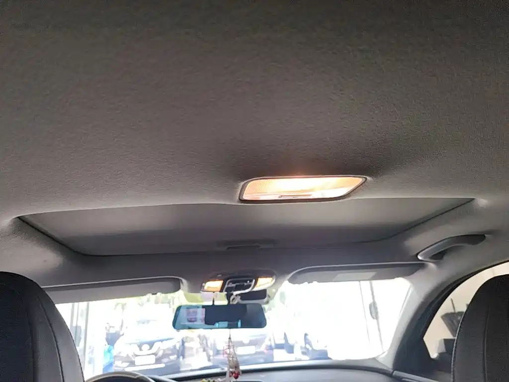 Hyundai Elantra — фото 18