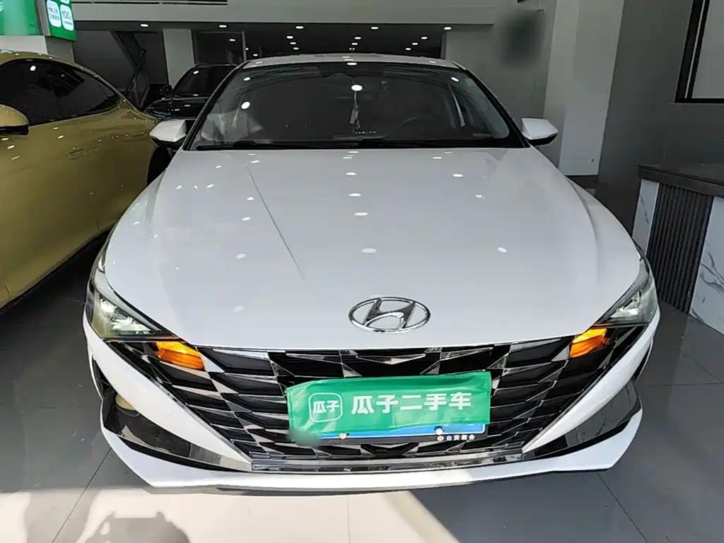 Hyundai Elantra — фото 3