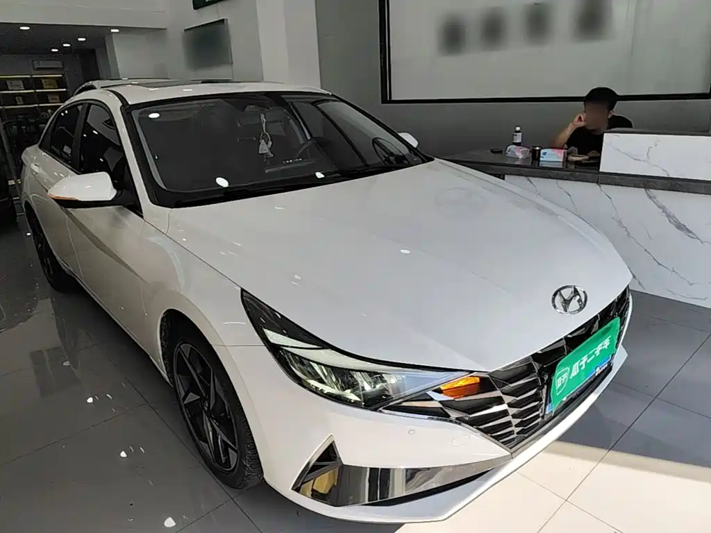Hyundai Elantra — фото 4