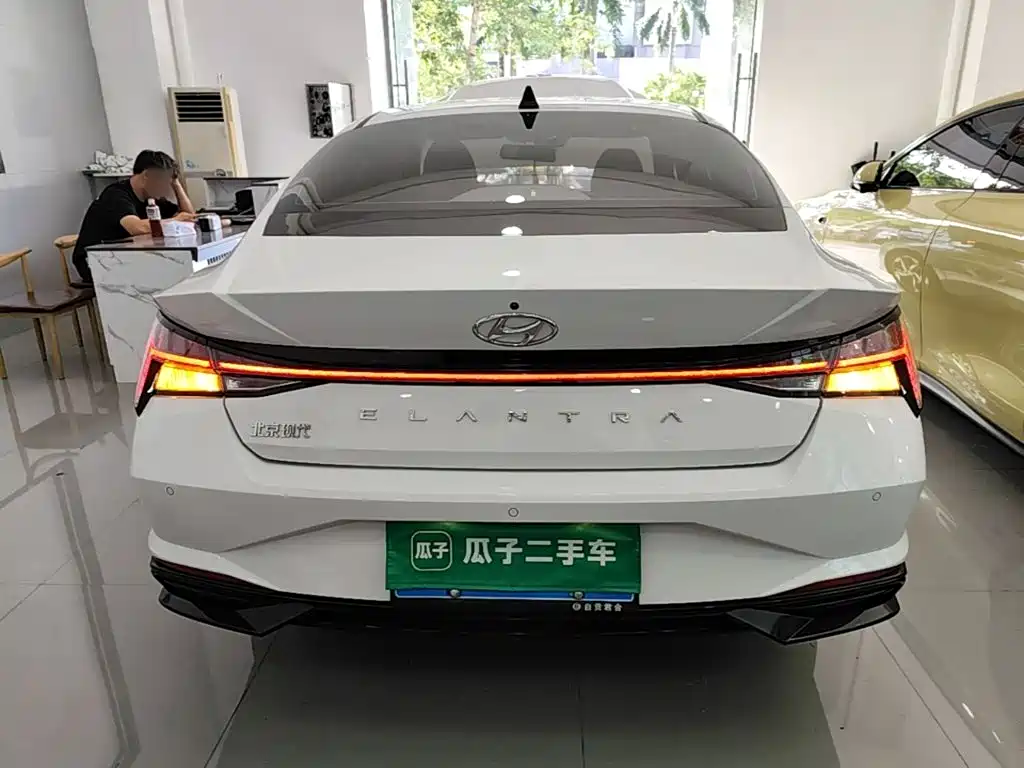 Hyundai Elantra — фото 6