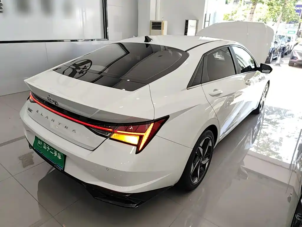 Hyundai Elantra — фото 7