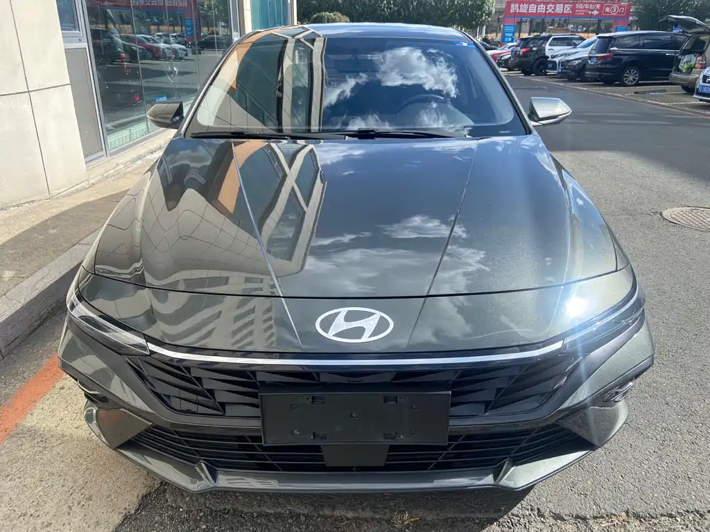 Hyundai Elantra — фото 2
