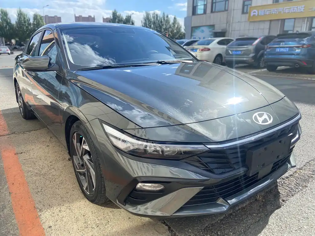 Hyundai Elantra — фото 3