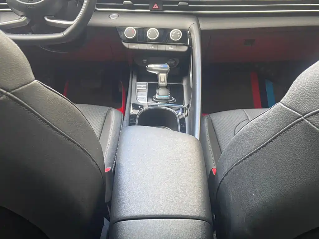 Hyundai Elantra — фото 9