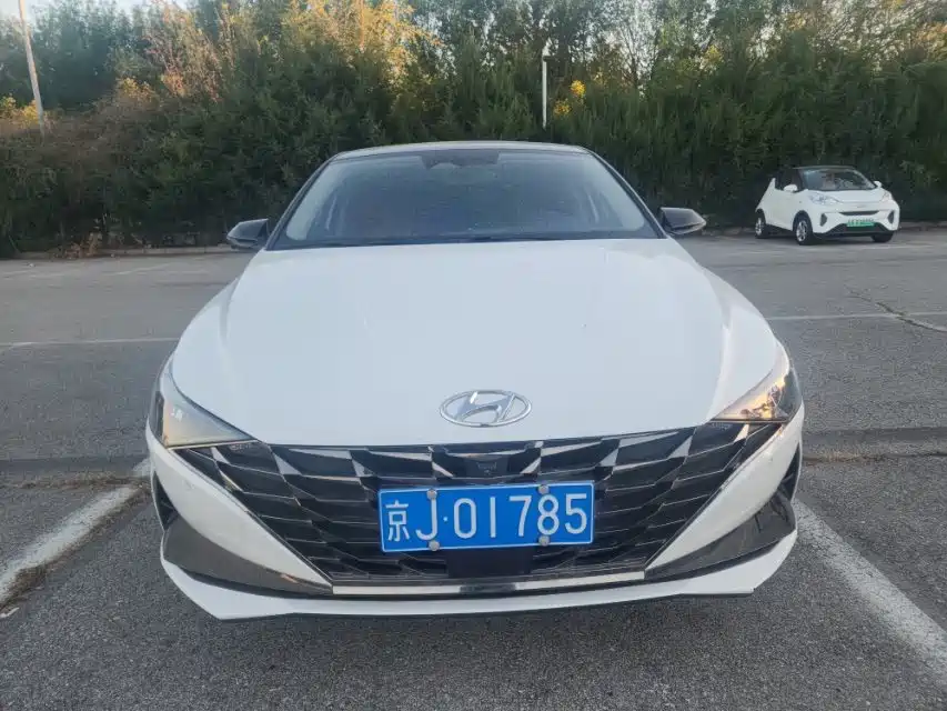 Hyundai Elantra — фото 3
