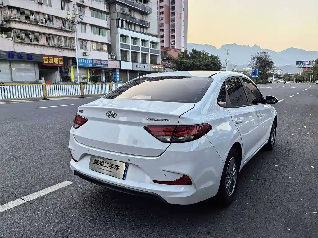 Hyundai Elantra — фото 4
