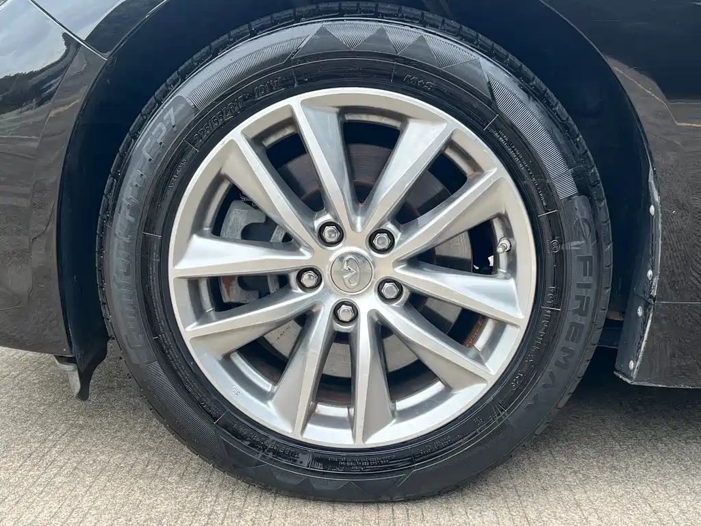 Infiniti Q50L — фото 15